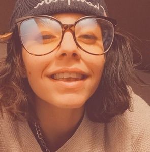 Meet your Posher, Kaylie